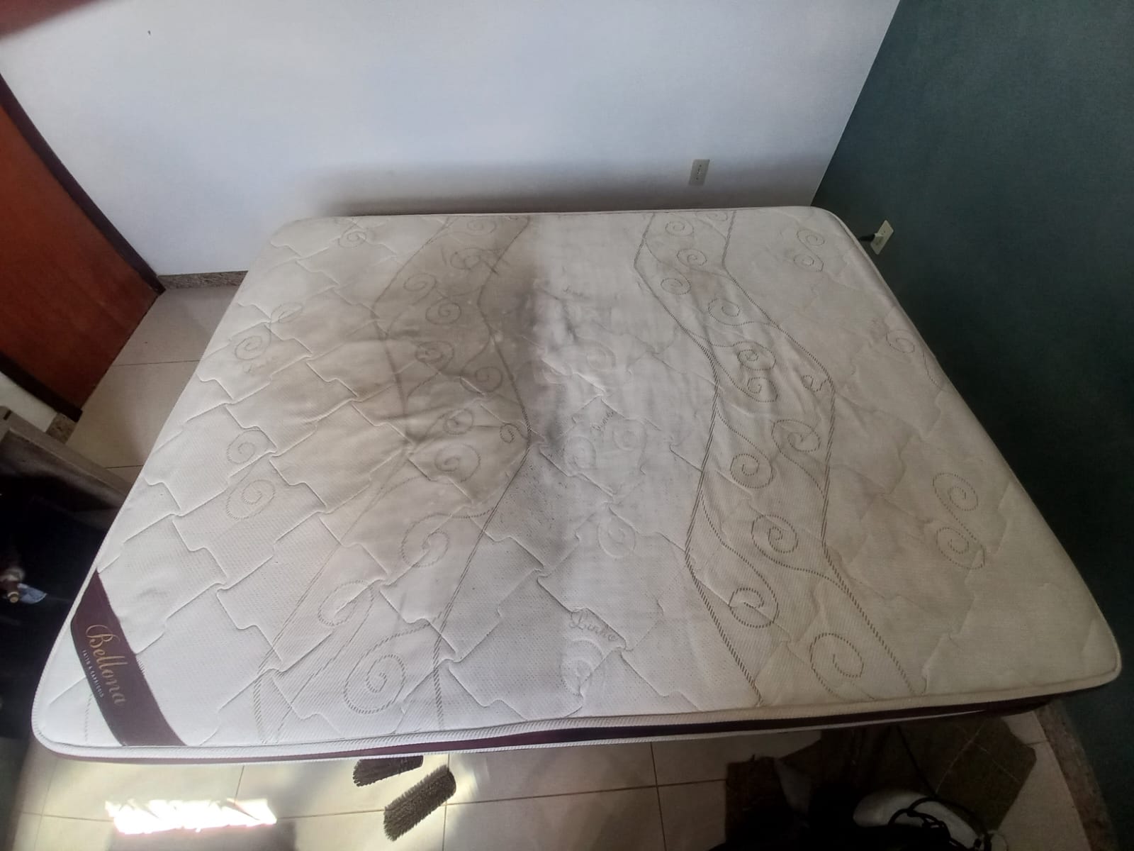 Antes da higienização: Colchão Queen pela Prosper Clean em Santa Luzia MG